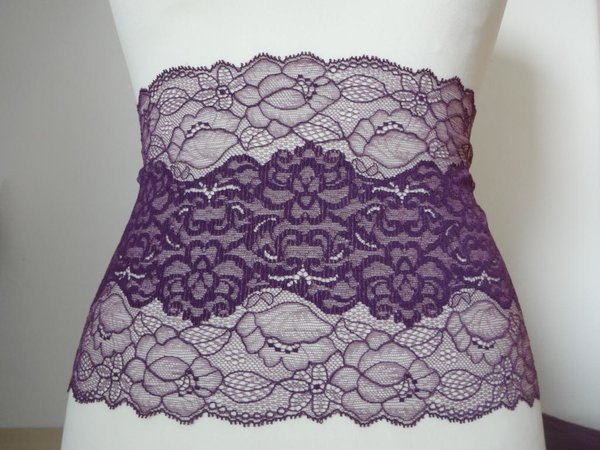 Französische elastische Calais Spitze,Spitzenborte in dunkel lila,violet 21cm breit