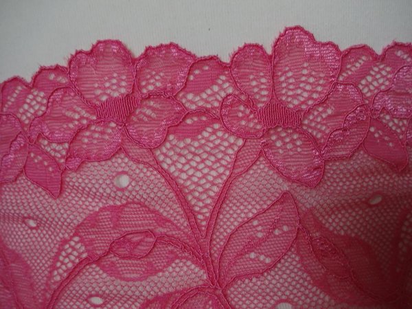 Französische elastische Calais Spitze,Spitzenborte in  pink 15cm breit