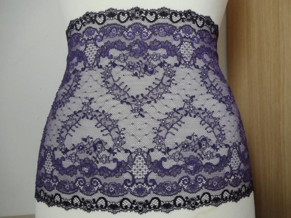 Französische elastische Calais Spitze,Spitzenborte in lila violet mit etwas schwarz 25m breit
