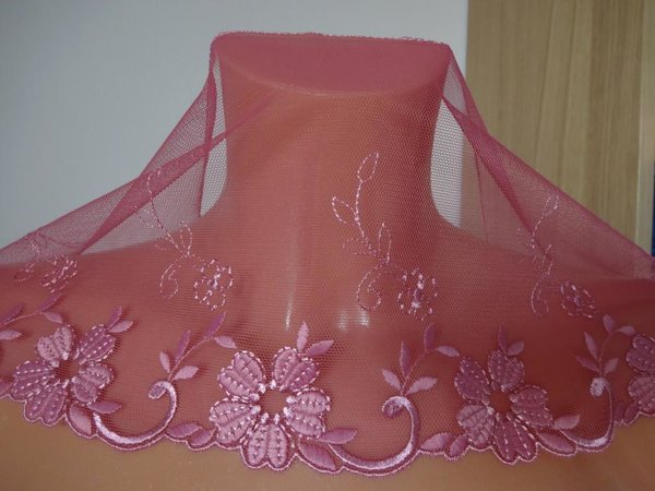 Nicht elastische bestickte schweizer Tüll Spitze,Spitzenborte  in rosa pink 18cm breit