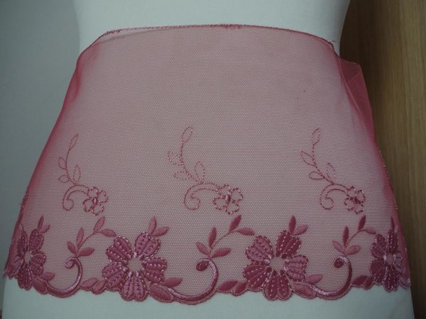 Nicht elastische bestickte schweizer Tüll Spitze,Spitzenborte  in rosa pink 18cm breit
