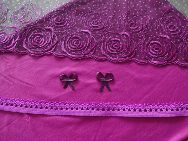Materialpaket de Luxe aus Stoff ,Spitze ,Gummiband für Slip in purpur lila